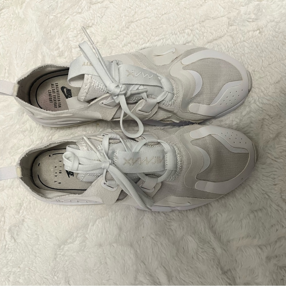 Nike - Picture 3 of 6
